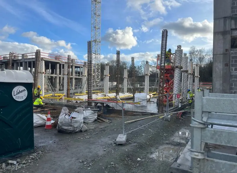 Edificação técnica — paredes e cobertura — fotografia 4 de 15