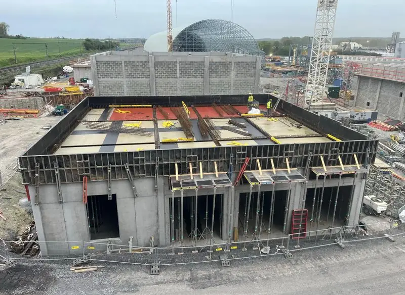 Edificação técnica — paredes e cobertura — fotografia 14 de 15