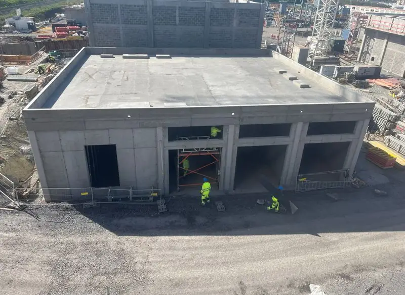 Edificação técnica — paredes e cobertura