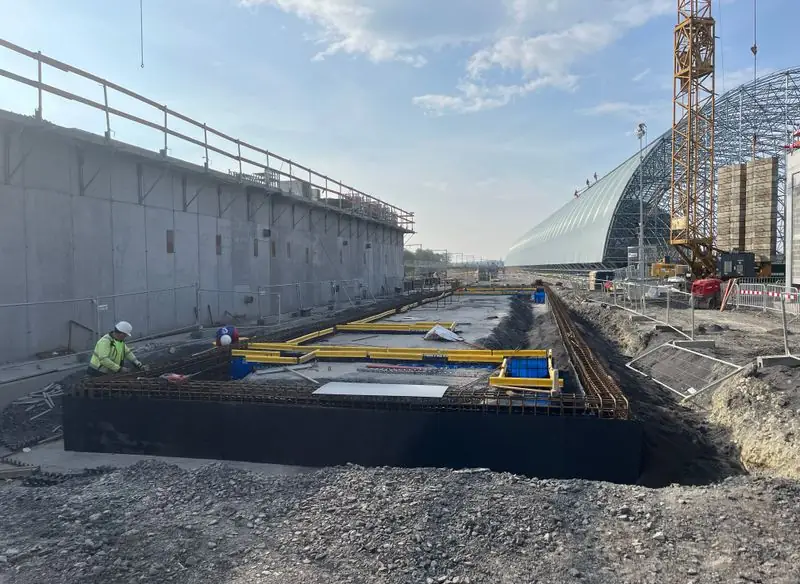 Edificação industrial e lajes estruturais — fotografia 3 de 18