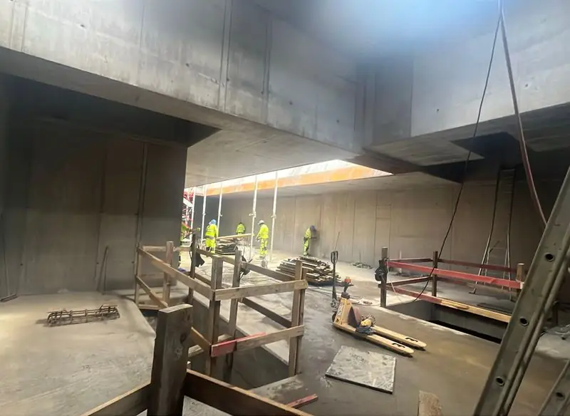 Galeria técnica e estruturas enterradas